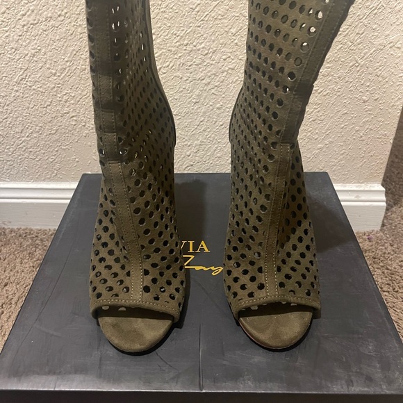 Olive green booties with the peep toe. Good condition. Material is suede. - Picture 5 of 8